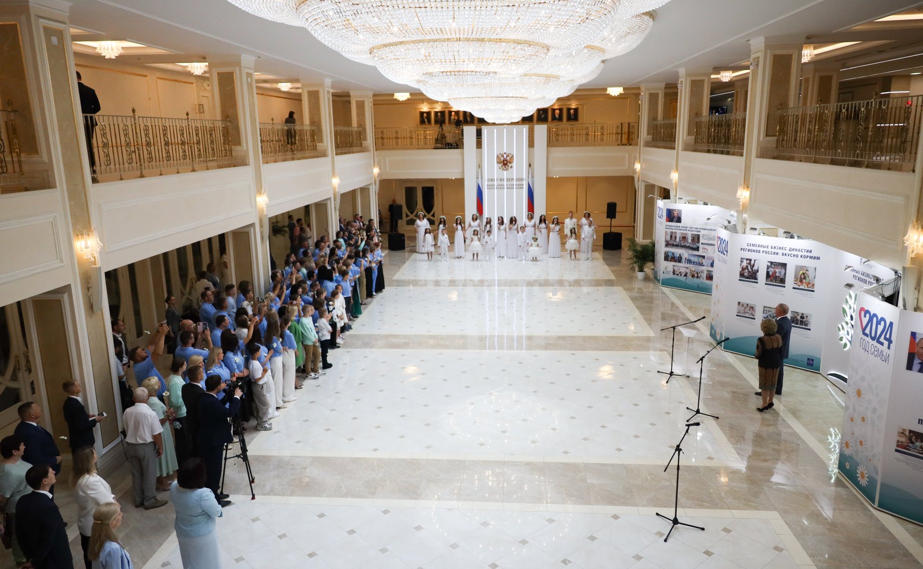 Председатель СФ Валентина Матвиенко приняла участие в торжественной церемонии открытия фотовыставки «Семейные бизнес-династии регионов России»