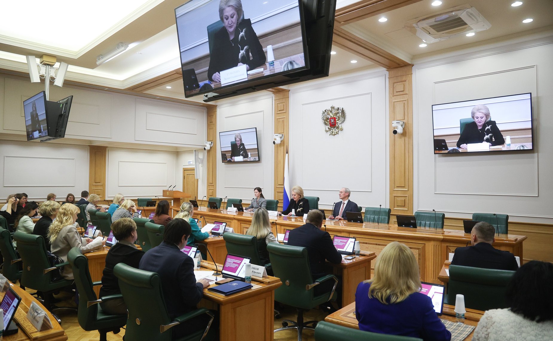 Встреча председателя Комитета СФ по науке, образованию и культуре Лилии Гумеровой с участниками окружных семейно-демографических конференций