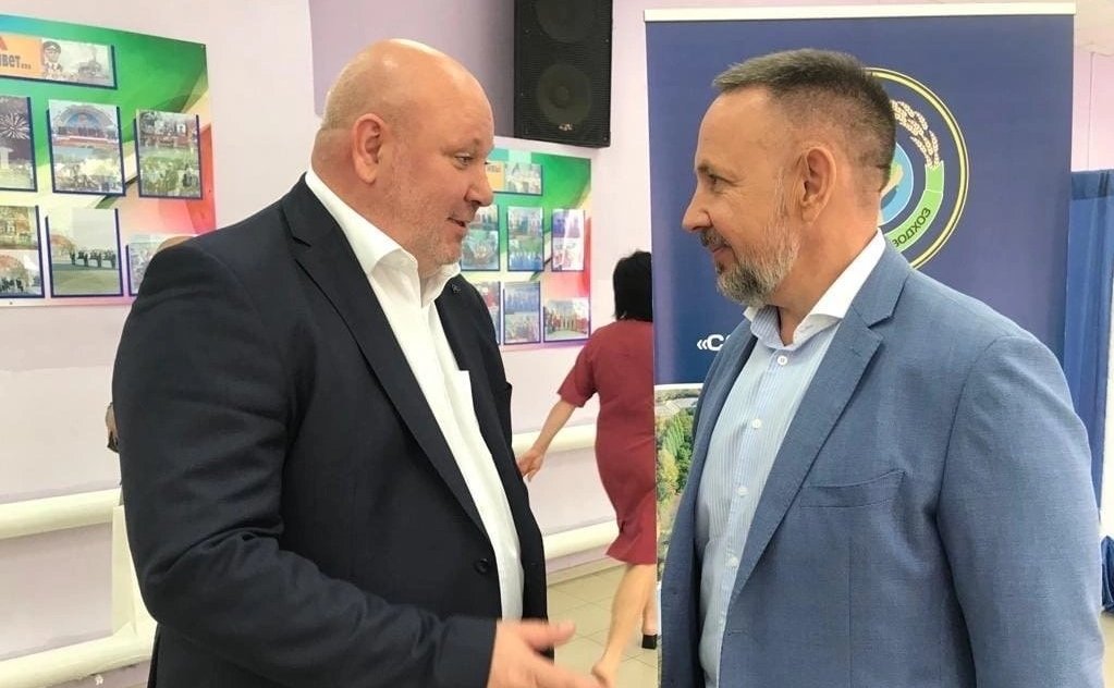 Олег Алексеев вручил Благодарственные письма