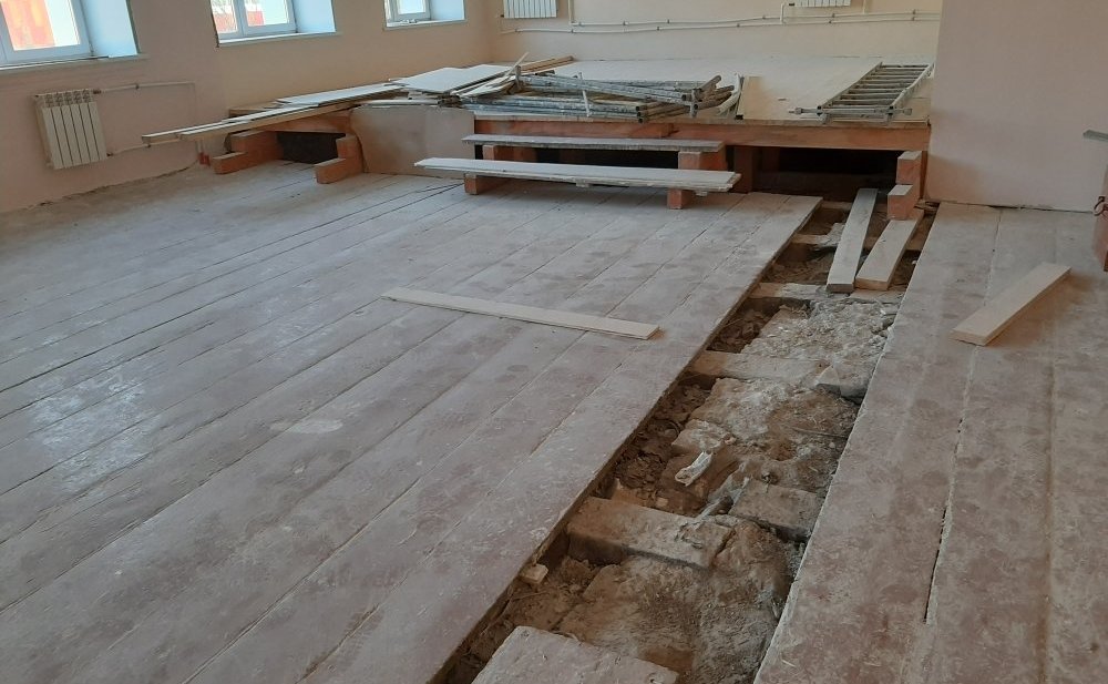 Сергей Мартынов во время работы в регионе ознакомился с ходом модернизации школы-интерната, расположенной в поселке Новый Торъял