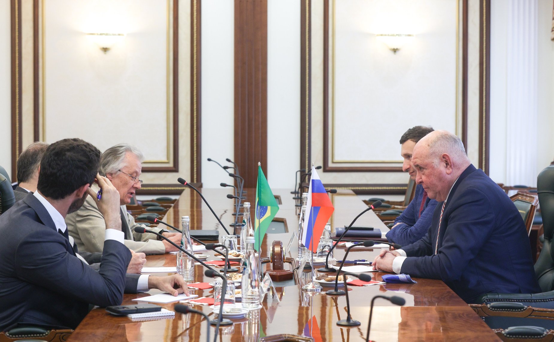 Председатель Комитета СФ по международным делам Григорий Карасин провел встречу с Послом Бразилии в России Родриго Соаресом