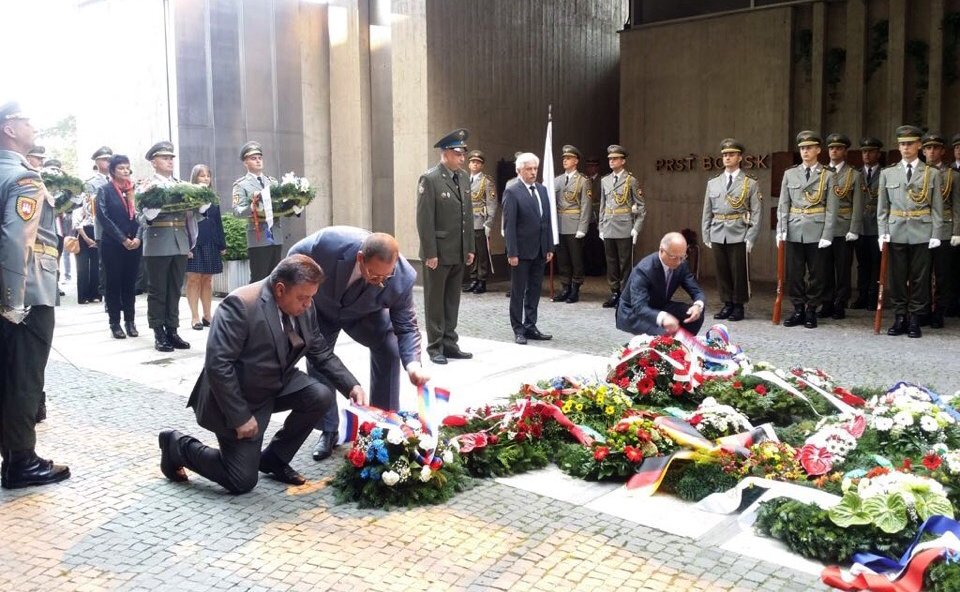 О. Мельниченко и В. Тимченко приняли участие в торжественной церемонии в городе Банска-Быстрица, посвященной 74-й годовщине Словацкого национального восстания и возложили венки к Мемориалу
