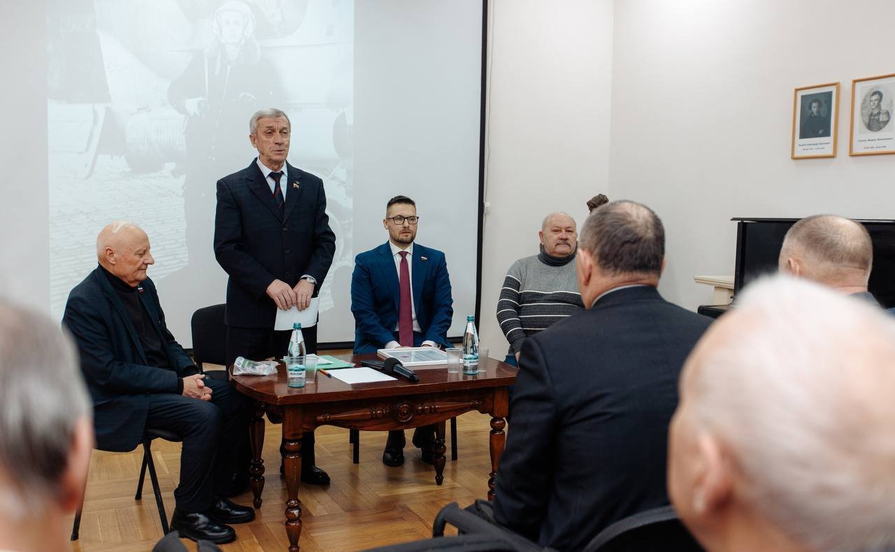 Руслан Смашнёв провел встречу с представителями Смоленского городского Совета ветеранов (пенсионеров) войны, труда, Вооружённых Сил и правоохранительных органов