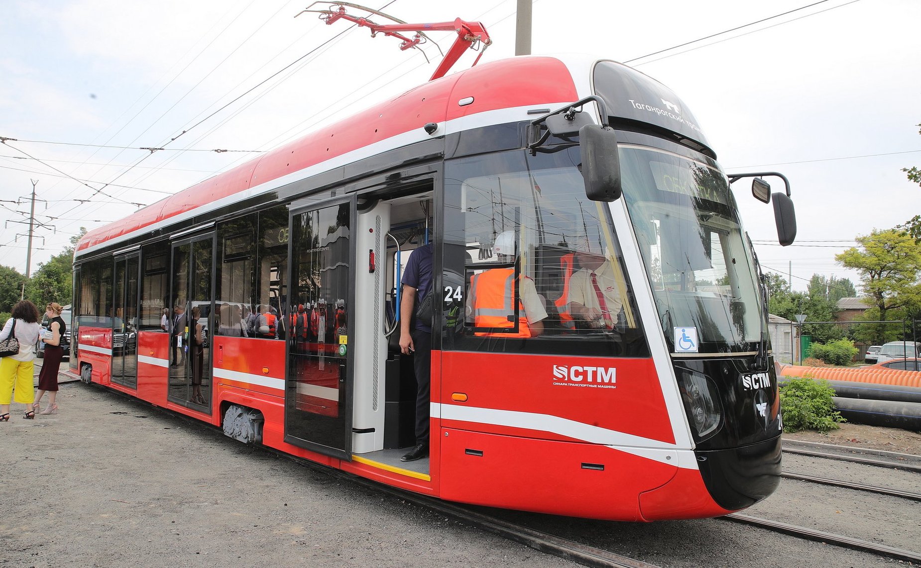 Андрей Яцкин в рамках рабочей поездки в регион осмотрел ход строительства депо и трамвайных путей в Таганроге