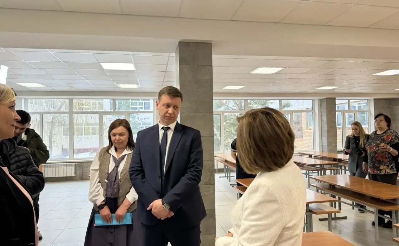 Марина Сидухина оценила организацию школьного питания и медицинского обслуживания в школах Новокуйбышевска