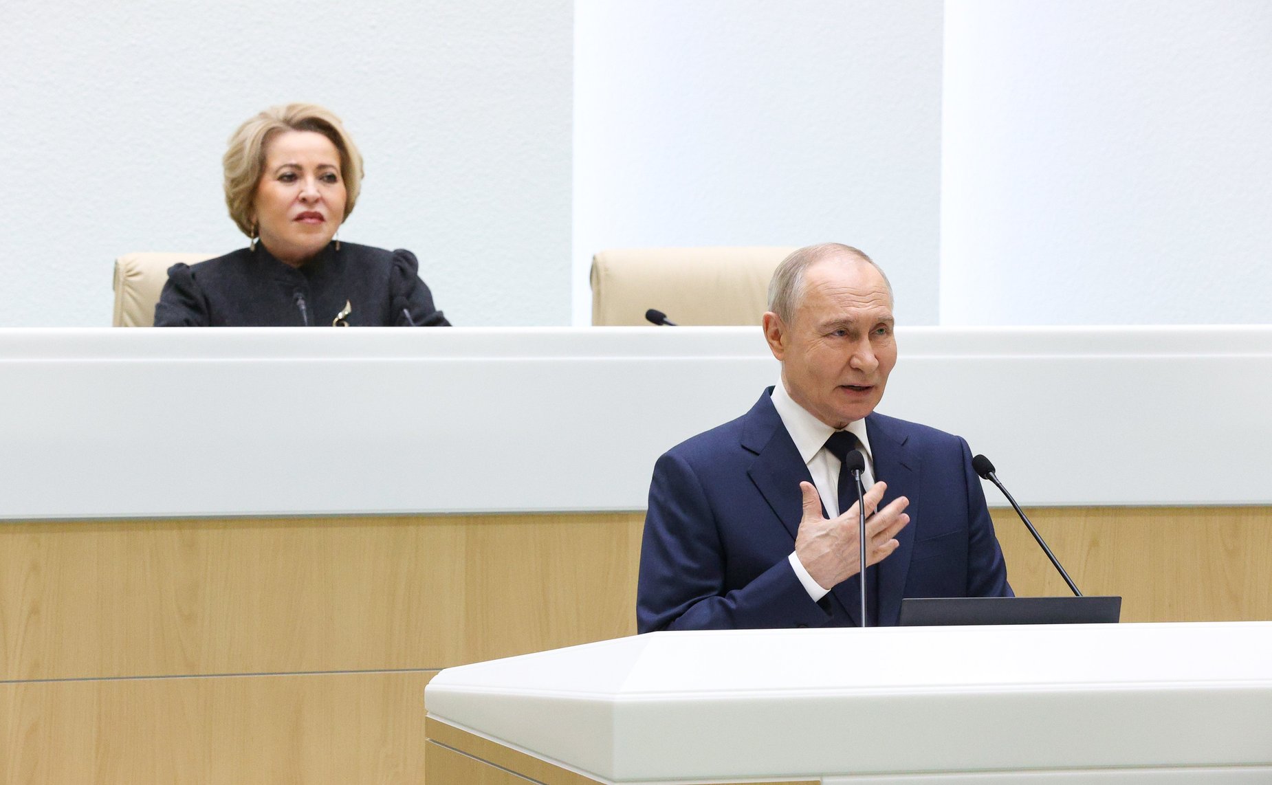 Президент Российской Федерации Владимир Путин выступил на заседании Совета Федерации, которое завершает осеннюю парламентскую сессию