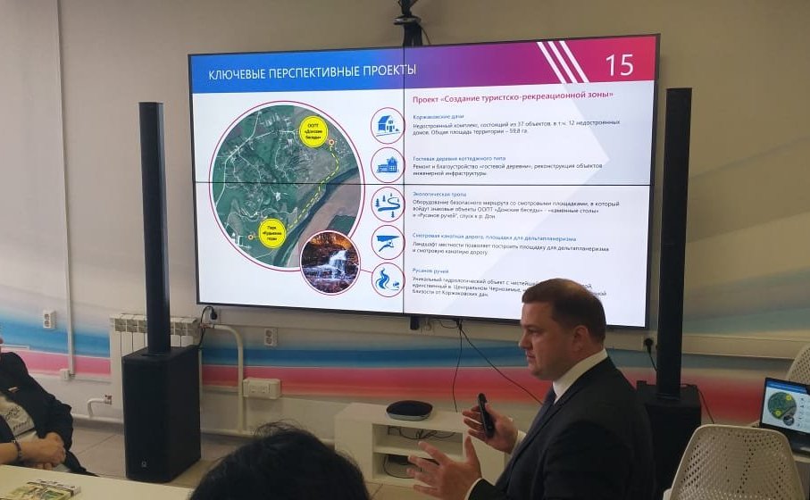 Оксана Хлякина в ходе поездки в регион провела круглый стол, на котором обсудили, как создать лучшие условия для семейного туризма и как сделать Липецкую область популярной для туризма семей с детьми