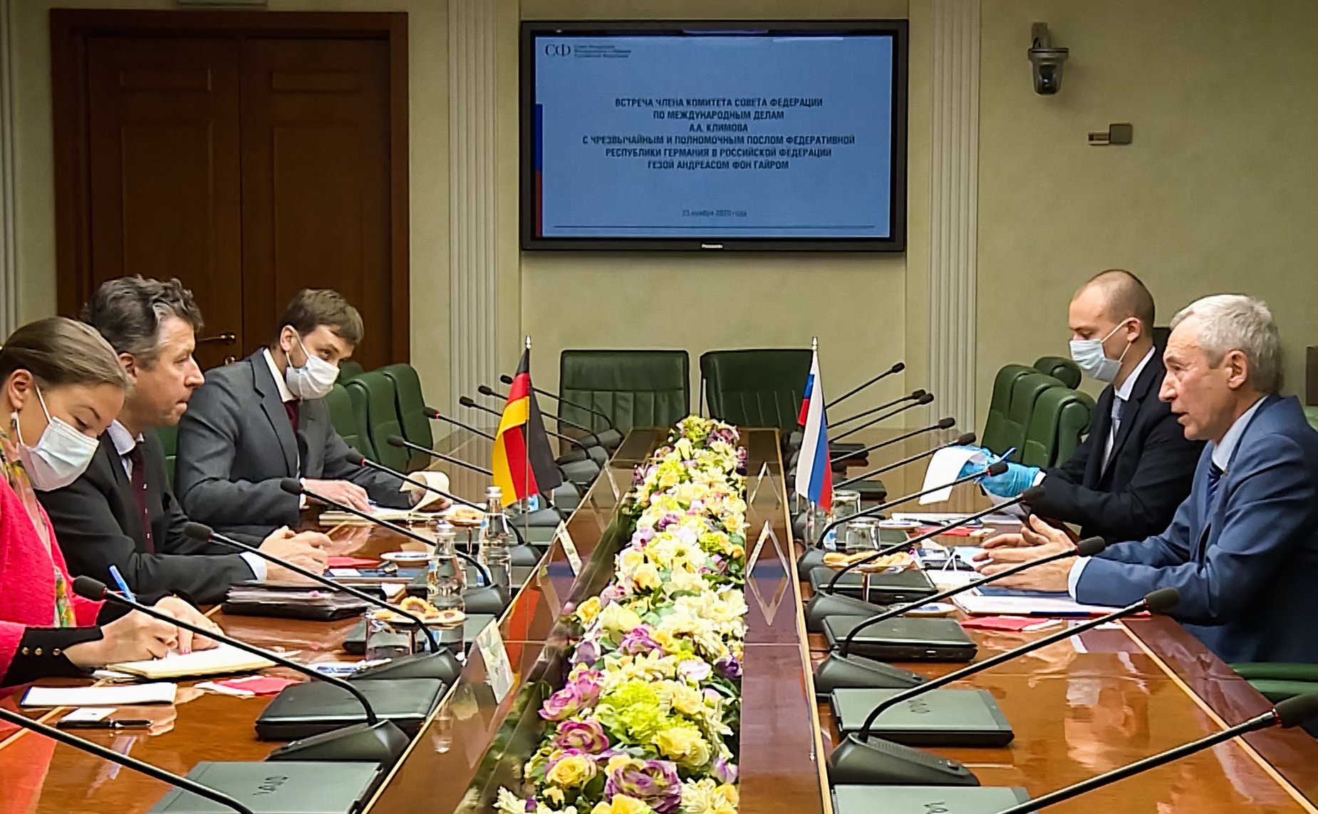 Член Комитета СФ по международным делам А.Климов провел встречу с Послом Германии в России Г. А. фон Гайром