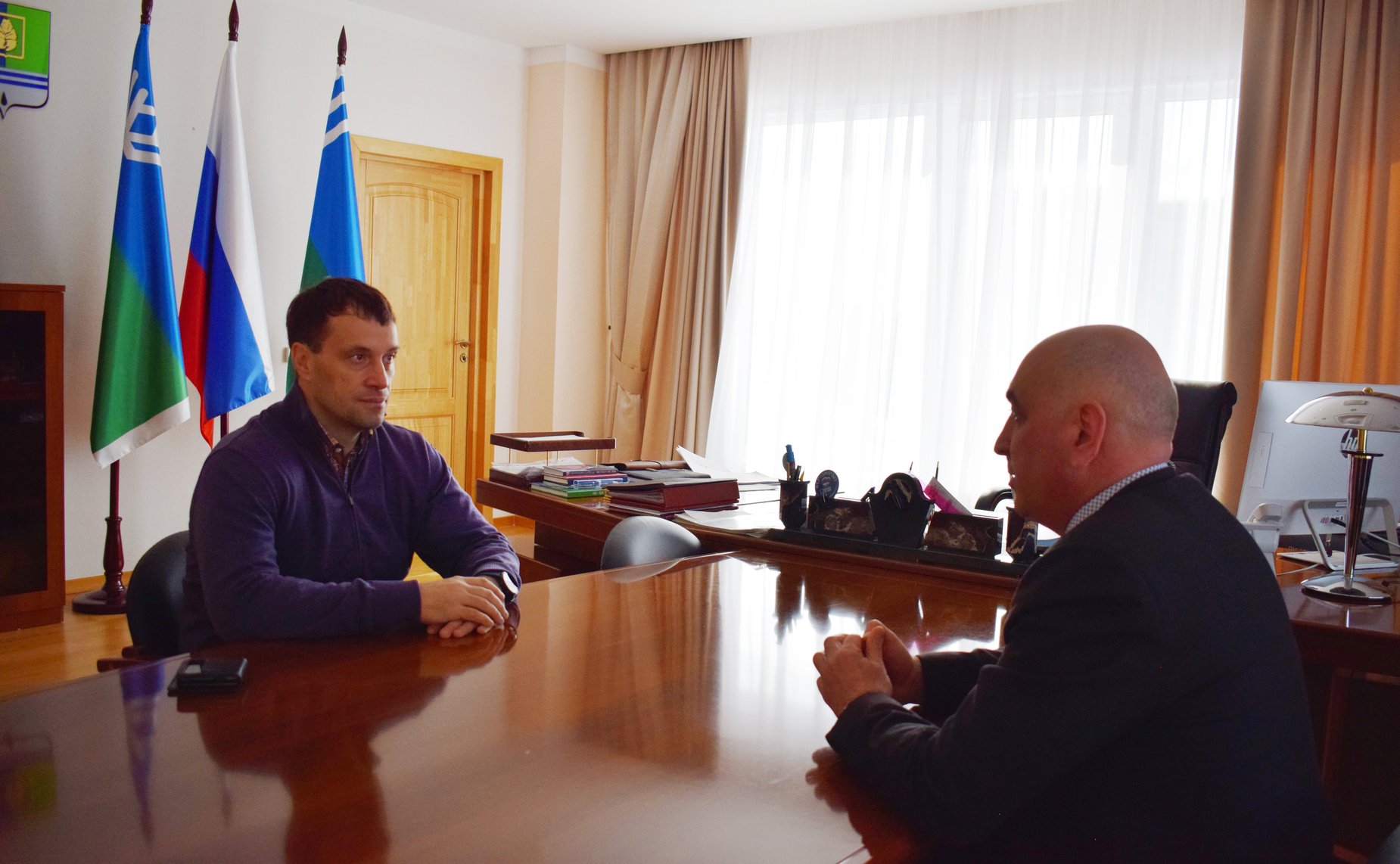 Эдуард Исаков посетил учреждения социального обслуживания и образования, здравоохранения и спорта в Когалыме и Нижневартовске