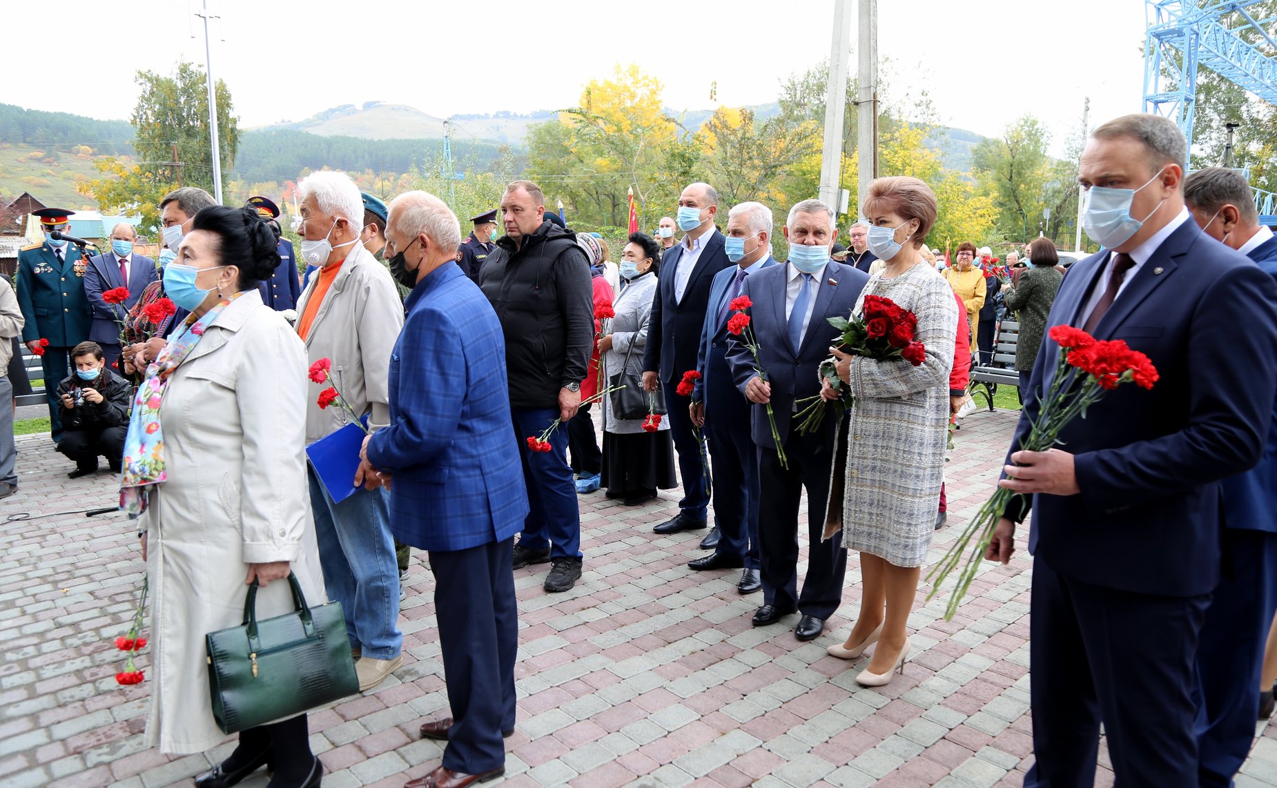 Владимир Полетаев, Сергей Мартынов, Александр Ракитин и Татьяна Гигель приняли участие в торжественной церемонии открытия памятника воинам-землякам, погибшим в локальных войнах