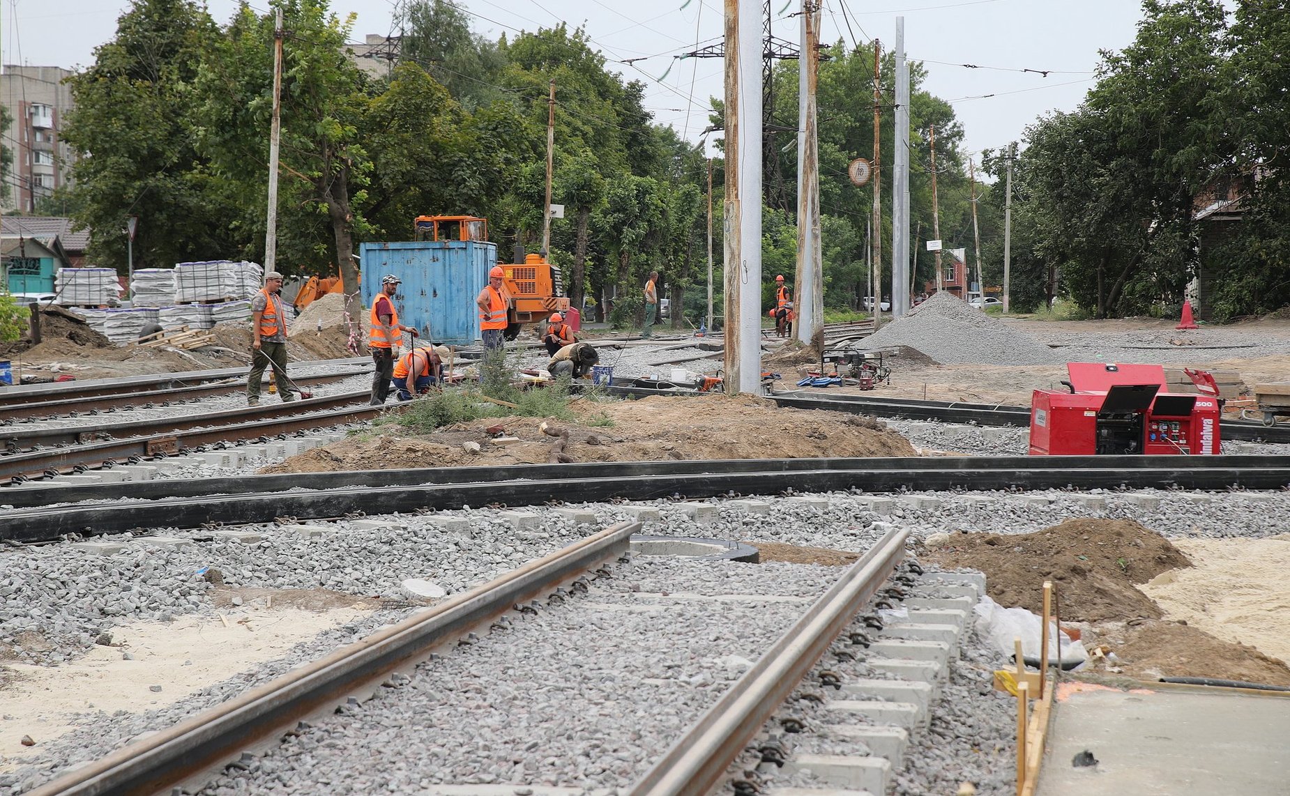 Андрей Яцкин в рамках рабочей поездки в регион осмотрел ход строительства депо и трамвайных путей в Таганроге