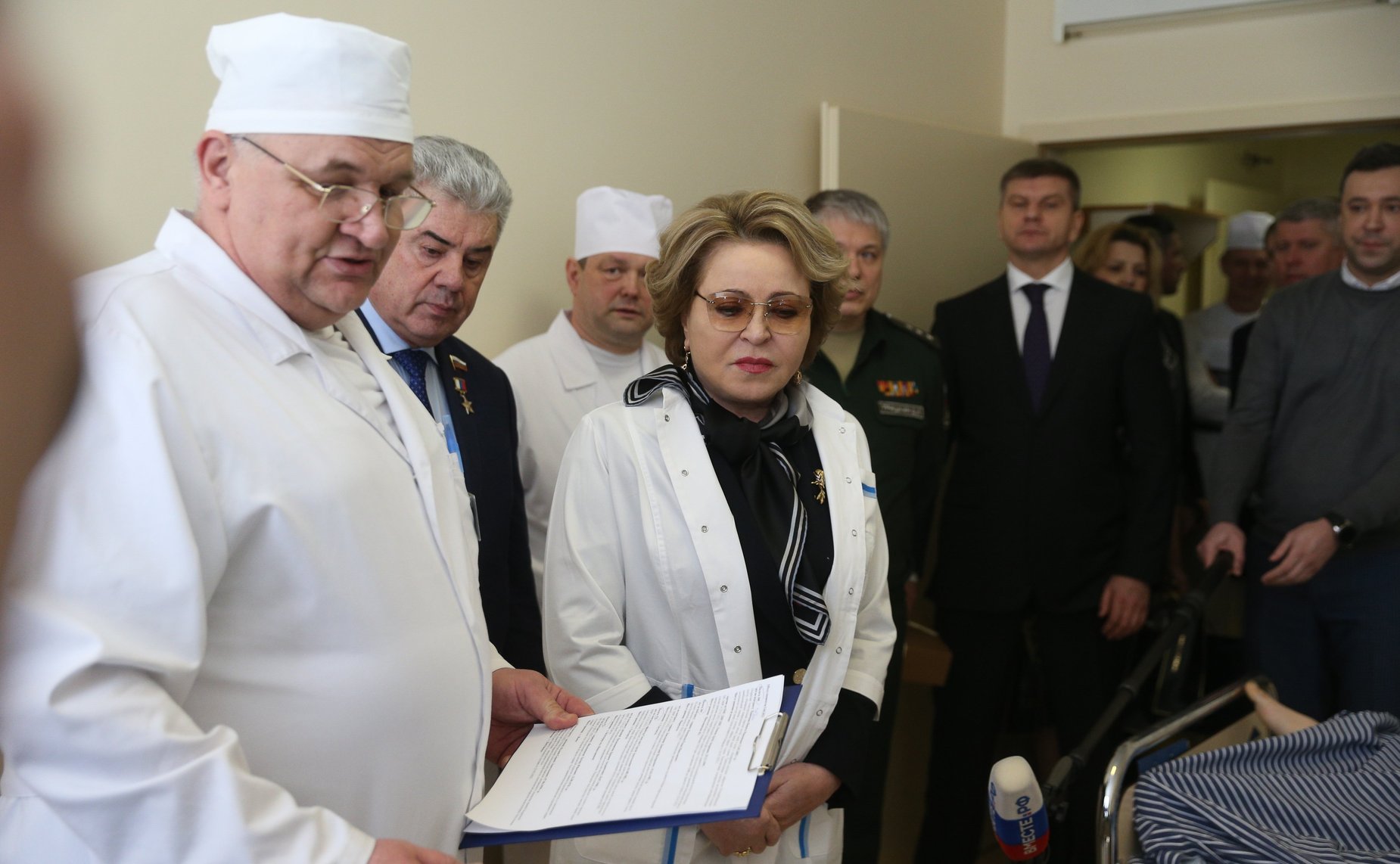 Председатель Совета Федерации Валентина Матвиенко и председатель Комитета СФ по обороне и безопасности Виктор Бондарев посетили 3 Центральный военный клинический госпиталь имени А.А. Вишневского Министерства обороны РФ