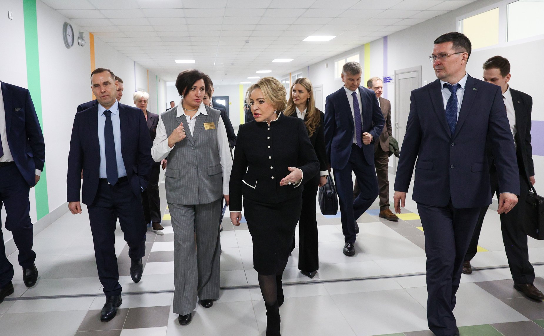 В ходе рабочей поездки в Курганскую область Председатель Совета Федерации Валентина Матвиенко посетила среднюю общеобразовательную школу №52 города Кургана