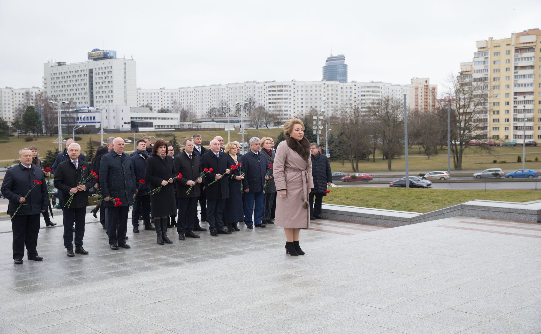 Церемония возложения венка к стеле «Минск – город-герой»