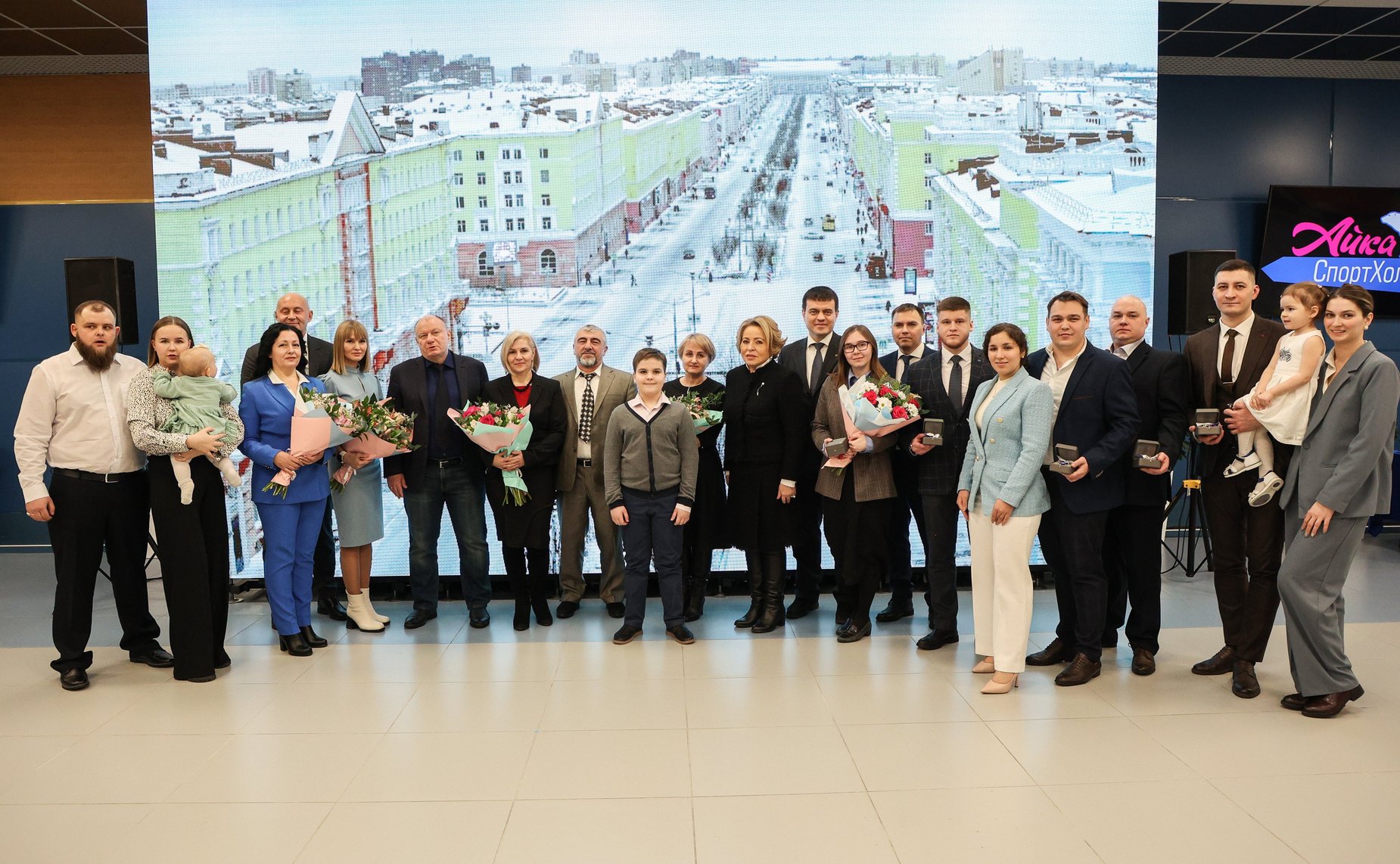 Торжественное вручение ключей от квартир приглашенным в Норильск специалистам и презентация демонстрационных макетов, эскизных и планировочных решений объектов Комплексного плана социально-экономического развития города Норильска до 2035 года