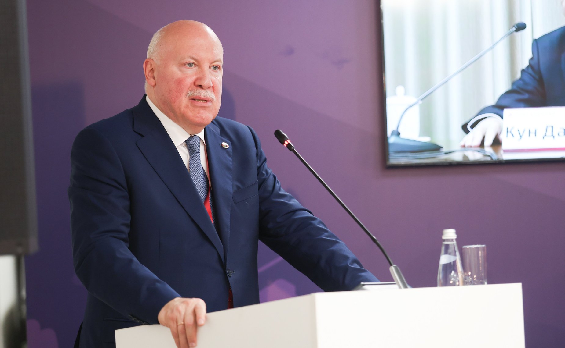 Иван Абрамов принял участие в сессии «Больше инвестиций, экспорта и грузов: как должны работать международные территории опережающего развития?» в рамках Восточного экономического форума (ВЭФ) (фото Фонд Росконгресс)