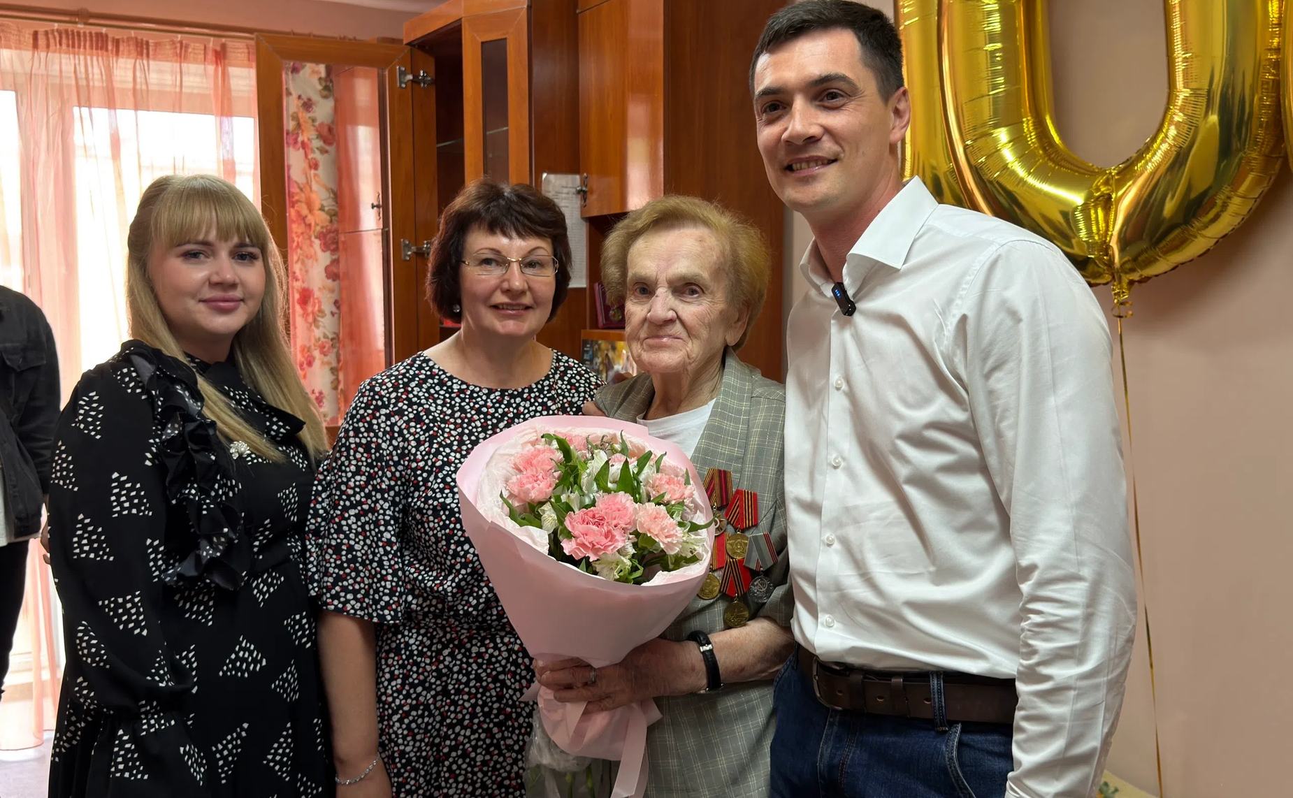 Роман Маслов поздравил со 100-летним юбилеем Антонину Кустовлянкину