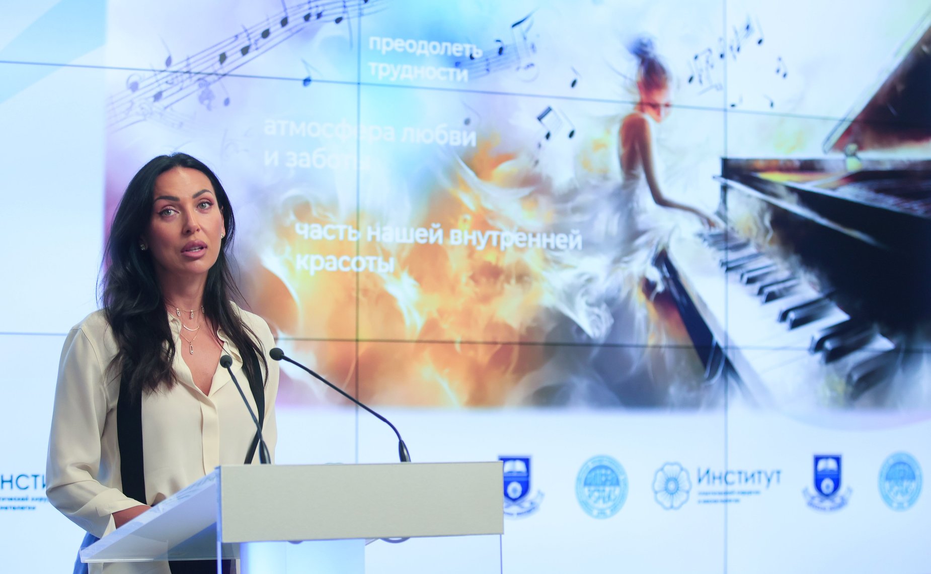 Заседание Дискуссионного клуба им. В.Г. Змазовой на тему: «Красота в женских руках!» (фото МИА «Россия Сегодня»)