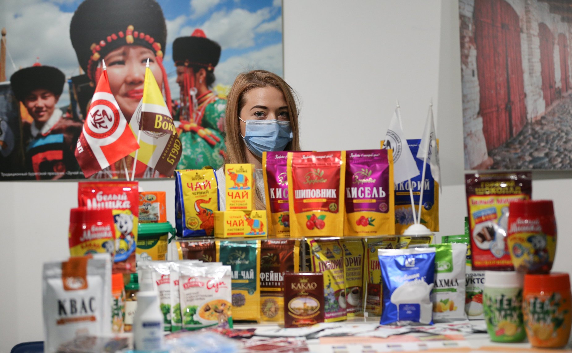 Выставка историко-культурных объектов и изделий мастеров народно-художественных промыслов Ярославской области, проходящая в рамках VIII Парламентского форума «Историко-культурное наследие России»