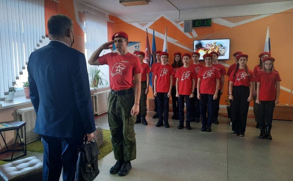 Юрий Валяев провел Урок патриотизма с юнармейцами и волонтерами