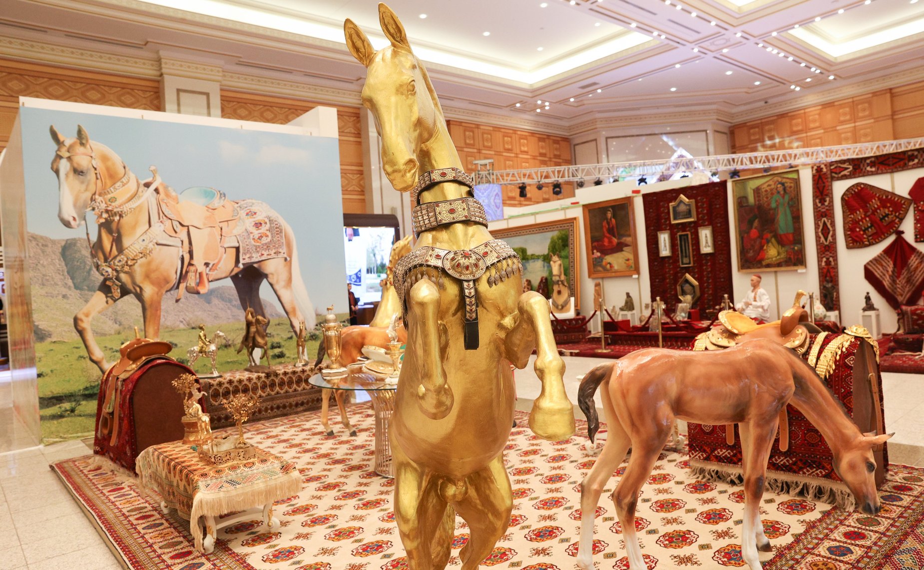 Пленарное заседание первого Диалога женщин стран Центральной Азии и России