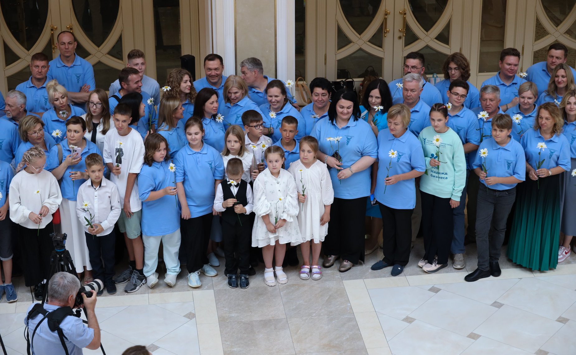 В Совете Федерации состоялась торжественная церемония открытия фотовыставки «Семейные бизнес-династии регионов России», посвященная Дню семьи, любви и верности