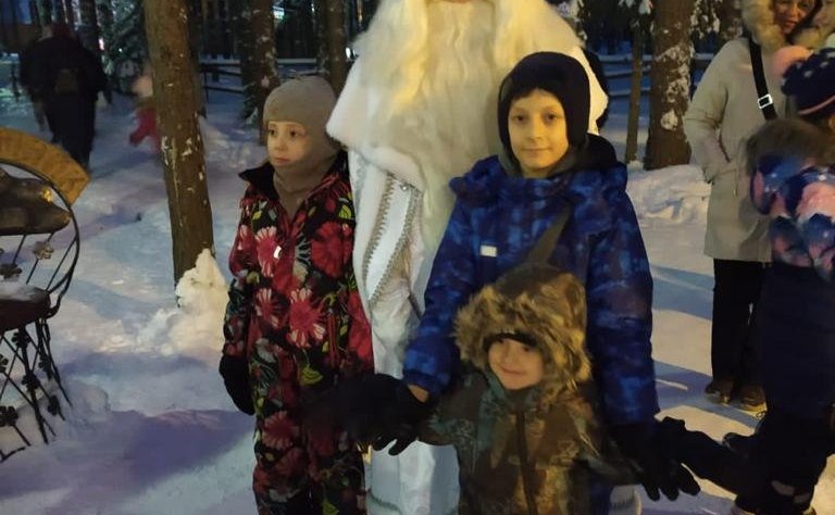 Екатерина Алтабаева в преддверии Нового года приняла участие в благотворительной акции «Ёлка желаний»