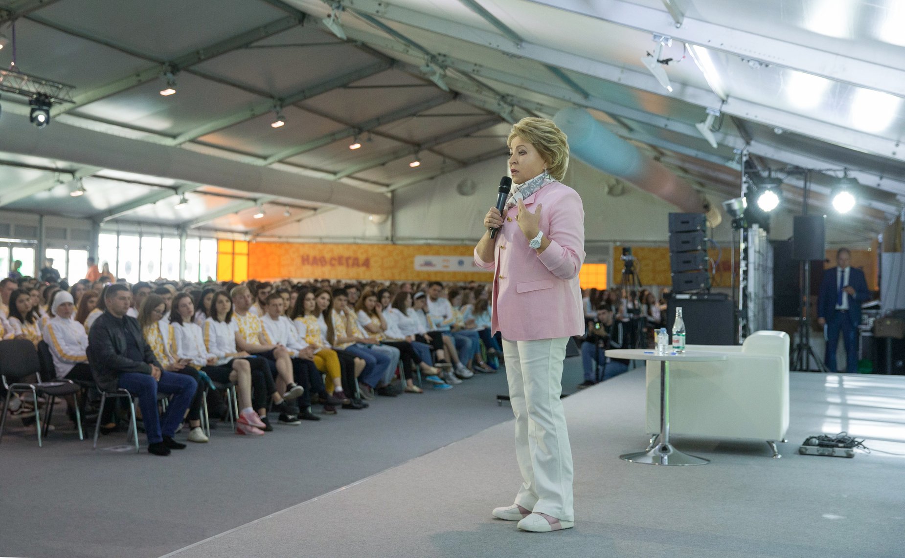 Встреча Валентины Матвиенко с участниками смены «Экосреда – образование» Всероссийского молодежного образовательного форума «Территория смыслов» на озере Сенеж