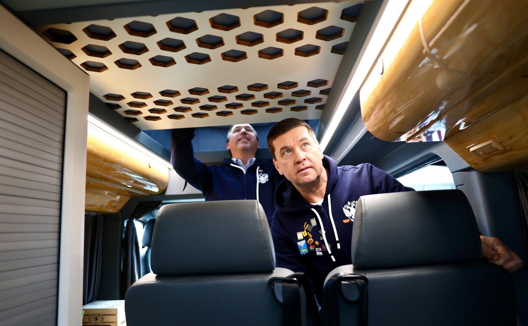 Сенаторы посетили компанию «Луидор» и ознакомились с производимыми на предприятием специальным транспортом социальной инфраструктуры