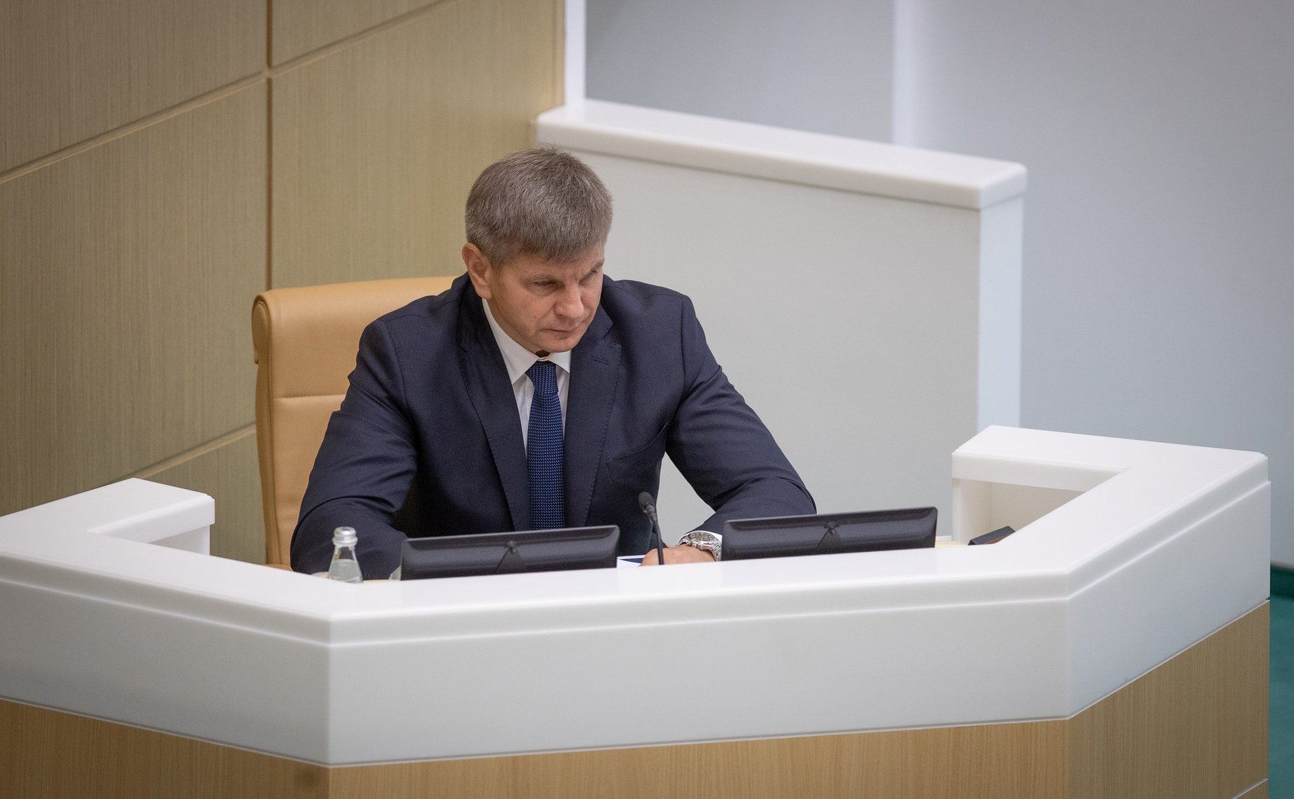 Геннадий Голов