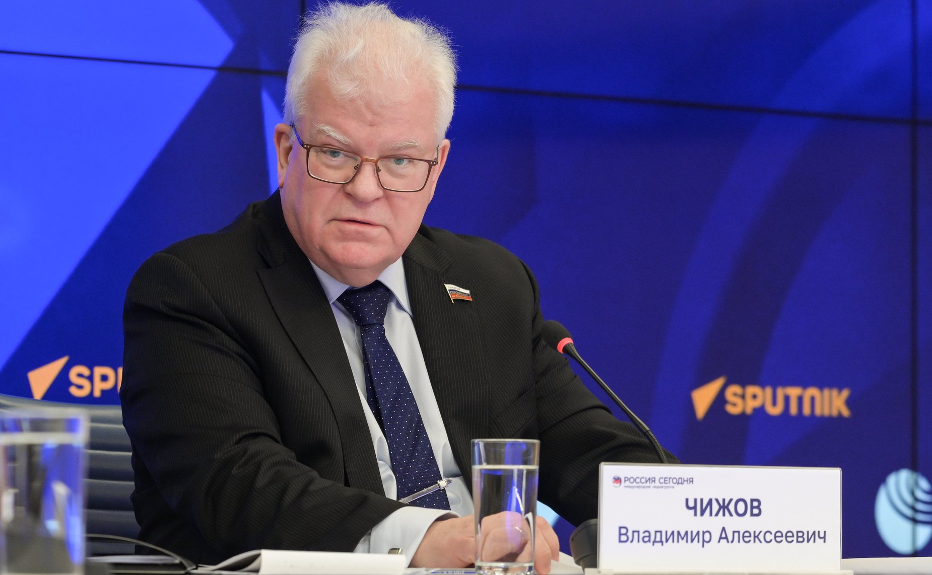 В пресс-центре МИА «Россия сегодня» состоялась пресс-конференция первого заместителя председателя Комитета СФ по обороне и безопасности Владимира Чижова, посвященная предстоящему саммиту Европейского Союза