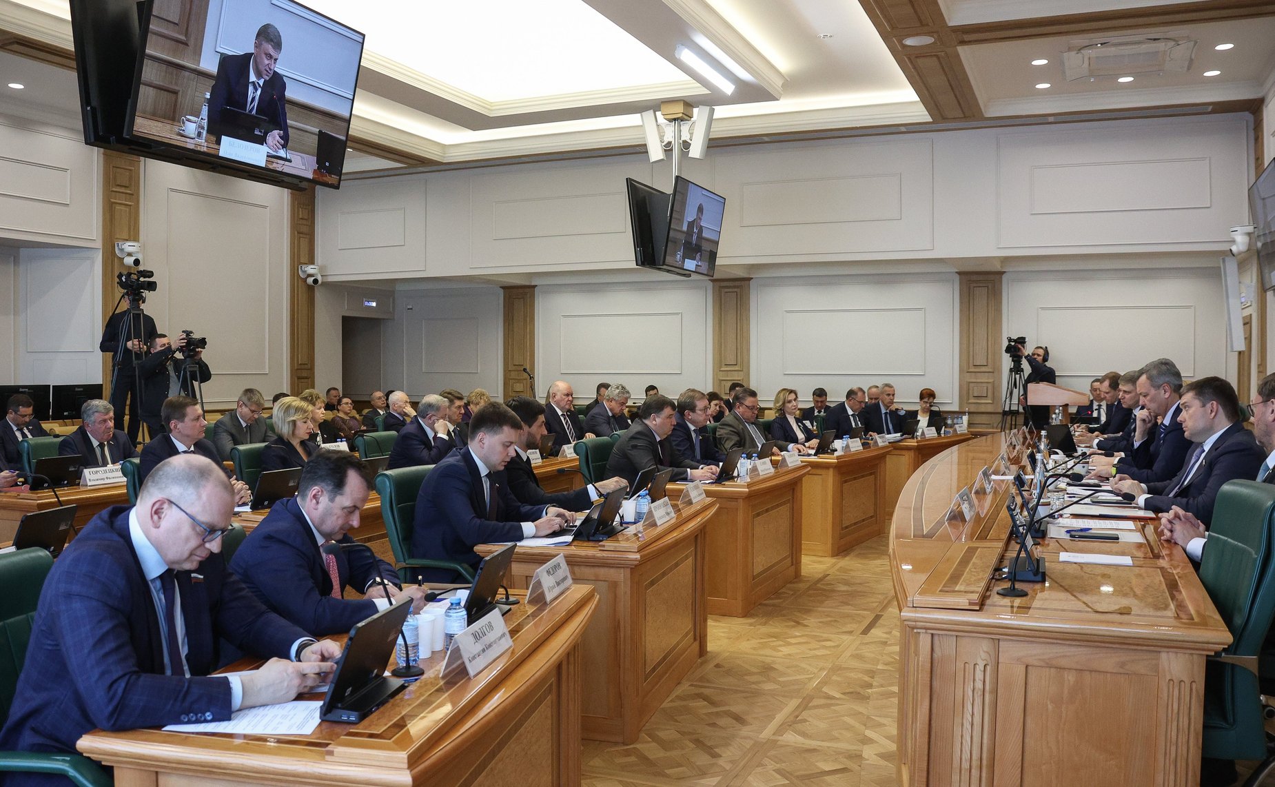 Встреча сенаторов Российской Федерации с генеральным директором — председателем правления ОАО «РЖД» Олегом Белозеровым в формате «Открытого диалога»