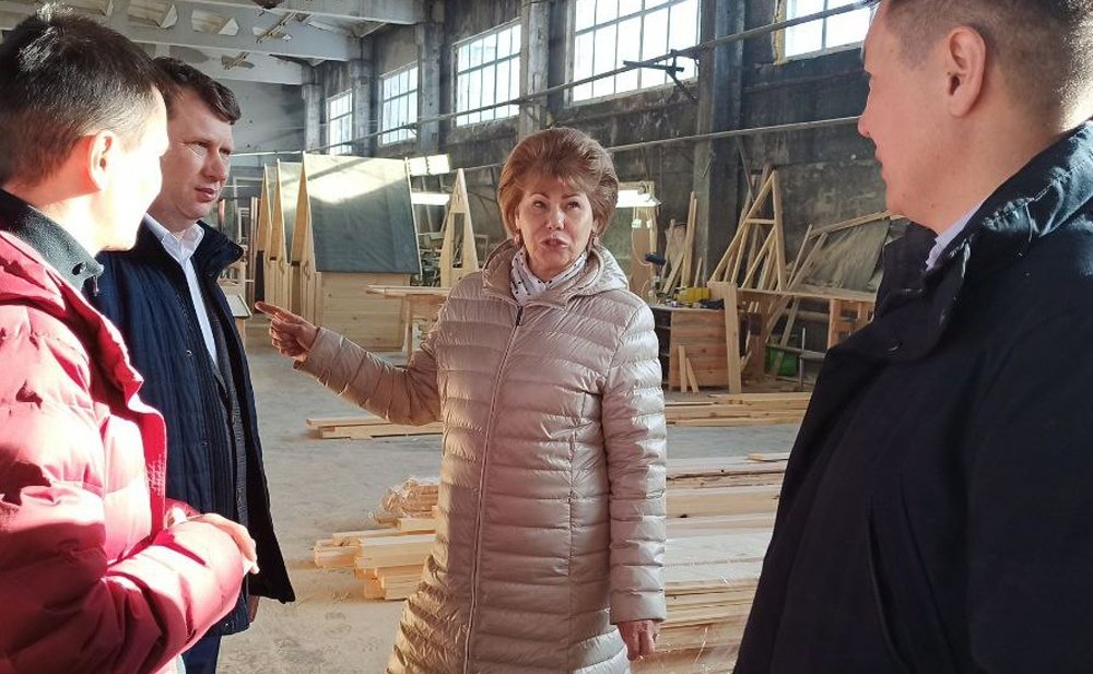 Татьяна Гигель в ходе рабочей командировки по региону встретилась с коллективом компании, которая занимается производством и торговлей строительными материалами и изделиями