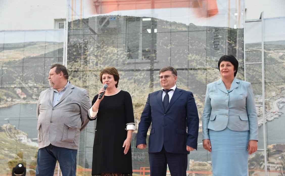 Екатерина Алтабаева вручила Благодарности Председателя СФ жителям Балаклавы