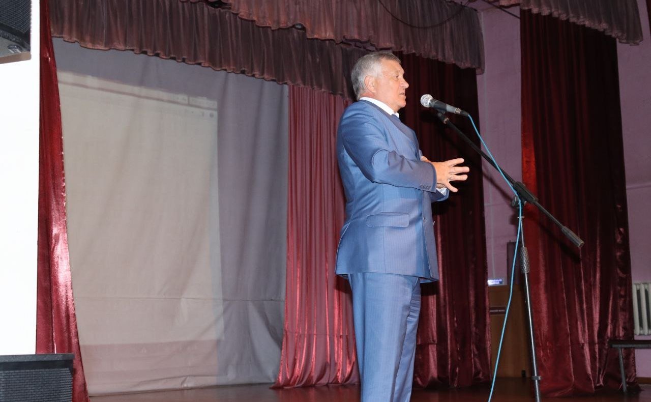 Сергей Михайлов в ходе работы в регионе принял участие в общественных обсуждениях по планируемому строительству Аллеи славы в городе Нерчинске, посвященной воинам-забайкальцам