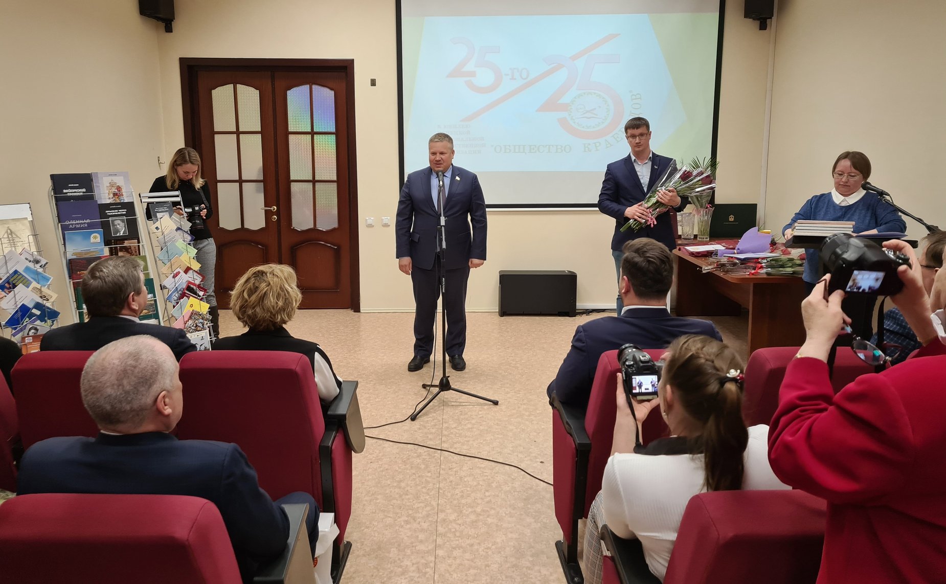 Денис Гусев принял участие в торжественном мероприятии по случаю 25-летнего юбилея Ненецкой региональной общественной организации «Общество краеведов»