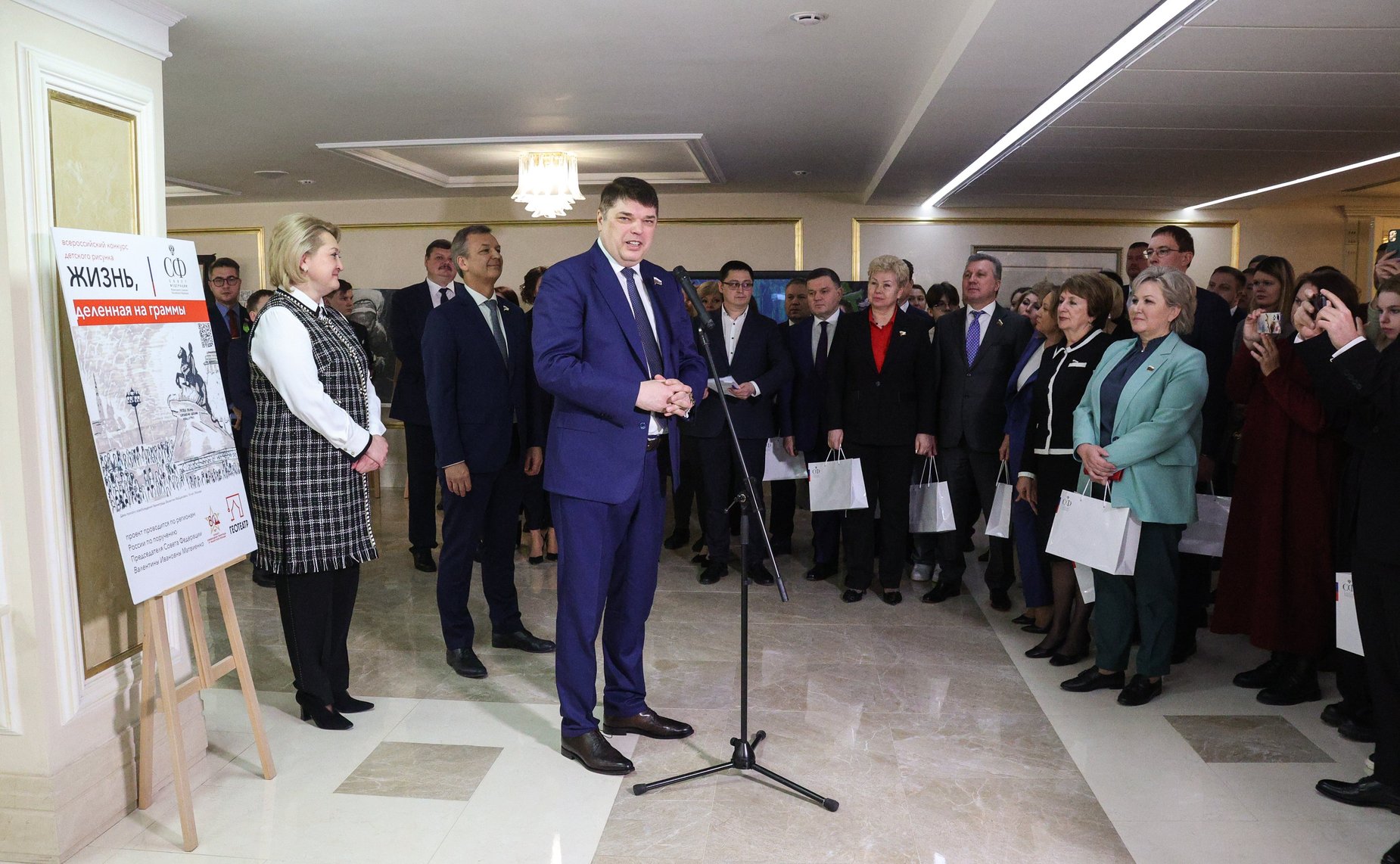 В Совете Федерации открылась выставка картин победителей конкурса детского рисунка, посвященного 80-летию прорыва блокады Ленинграда «Жизнь, деленная на граммы»