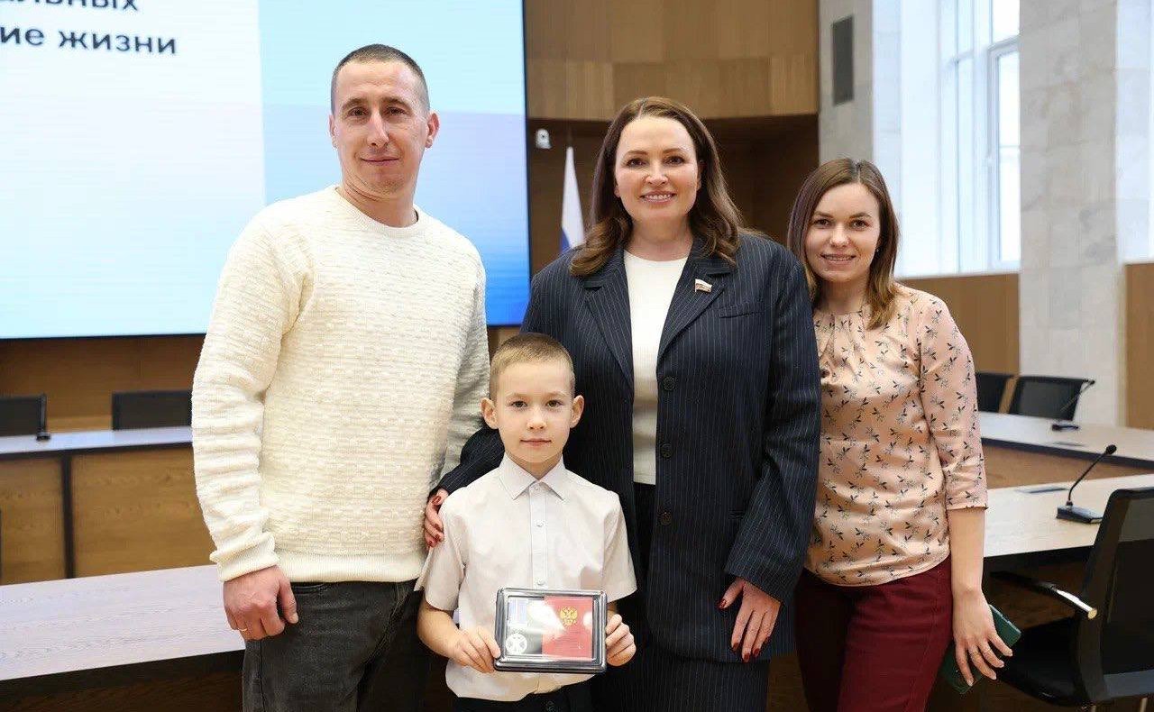 Александр Вайнберг и Ольга Щетинина вручили юным героям из Нижегородской области медали «За проявленное мужество»