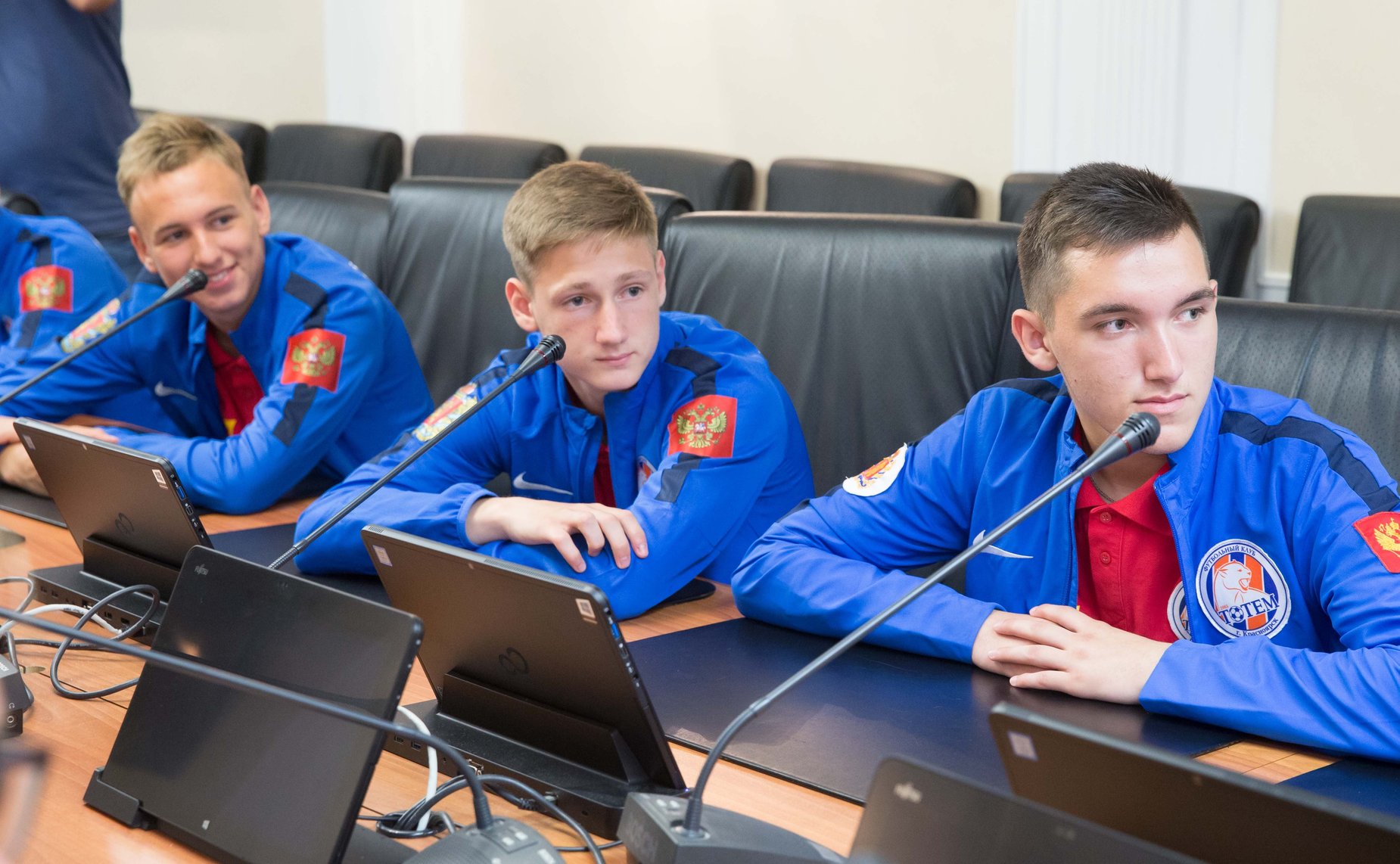 Встреча Андрея Клишаса и Валерия Семенова с футболистами клуба «Тотем»