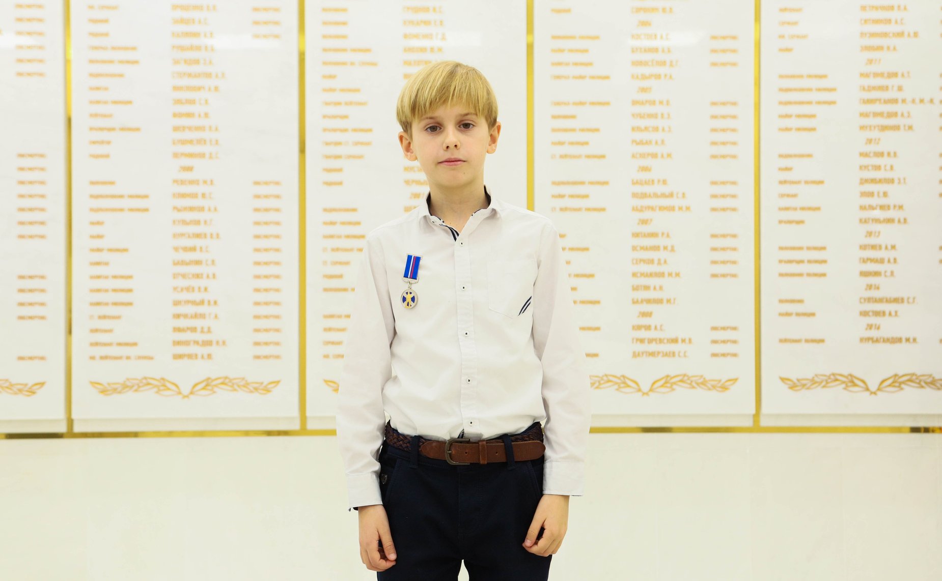 Екатерина Алтабаева и Сергей Колбин вручили севастопольскому школьнику памятную медаль Совета Федерации «За проявленное мужество»