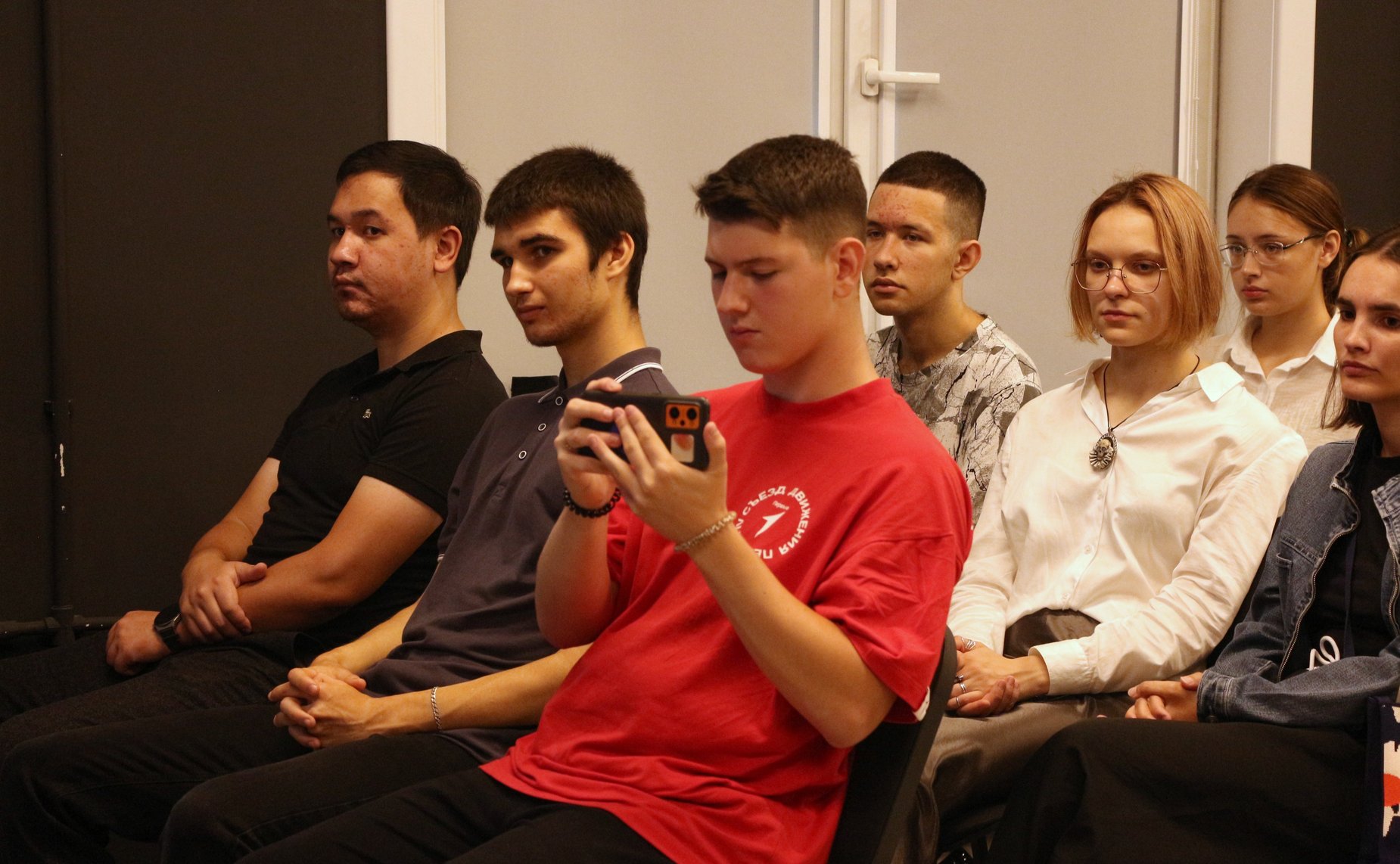 Григорий Карасин в ходе работы в регионе провел встречу со студентами и с участниками дипломатического клуба школьников