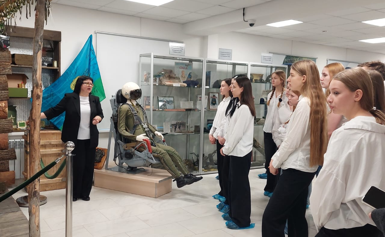 Владимир Нетёсов организовал для обучающихся МБОУ СОШ № 9 экскурсию в Центр военно-патриотического воспитания «Музей-диорама»