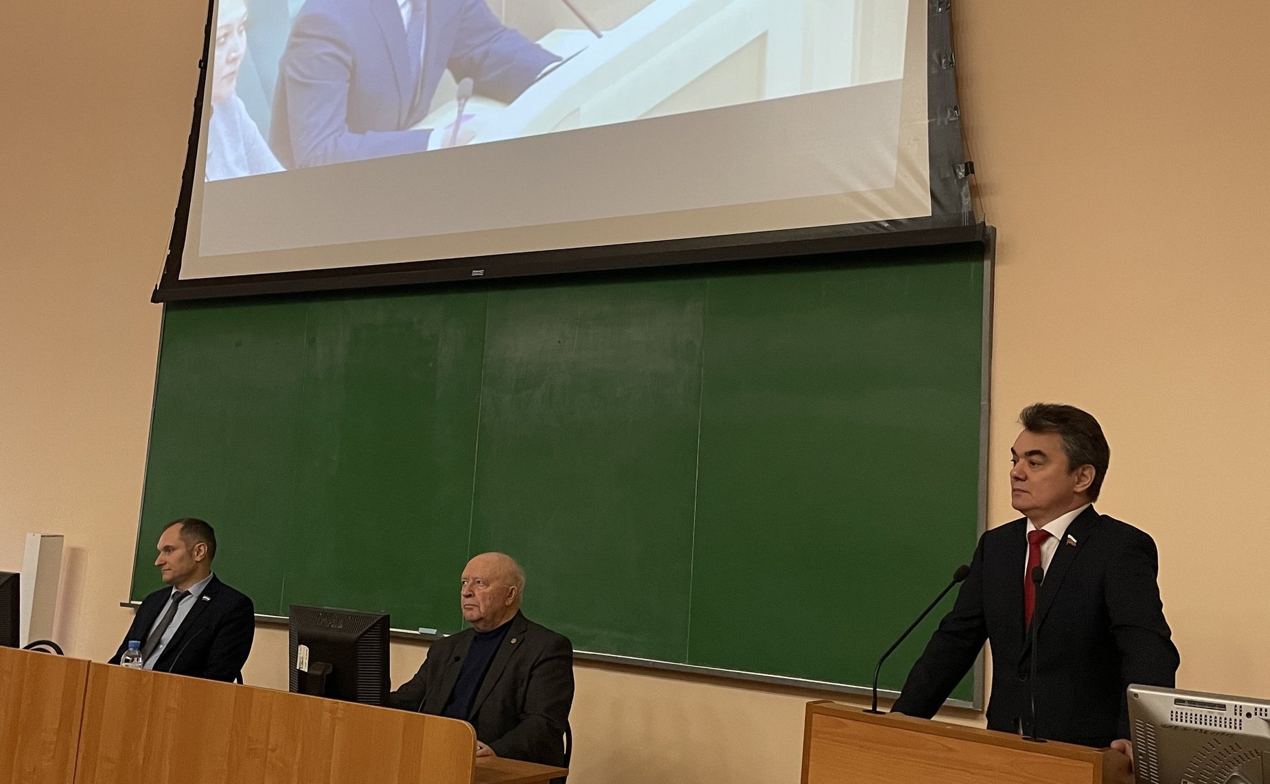 Ирек Ялалов принял участие в открытии новой кафедры «Автомобильные дороги, мосты и транспортные сооружения» в УГНТУ