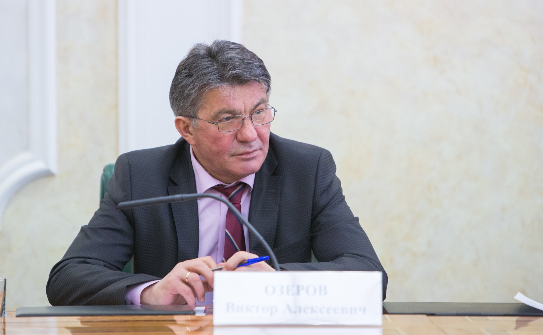 Круглый стол Комитета СФ по обороне и безопасности Озеров