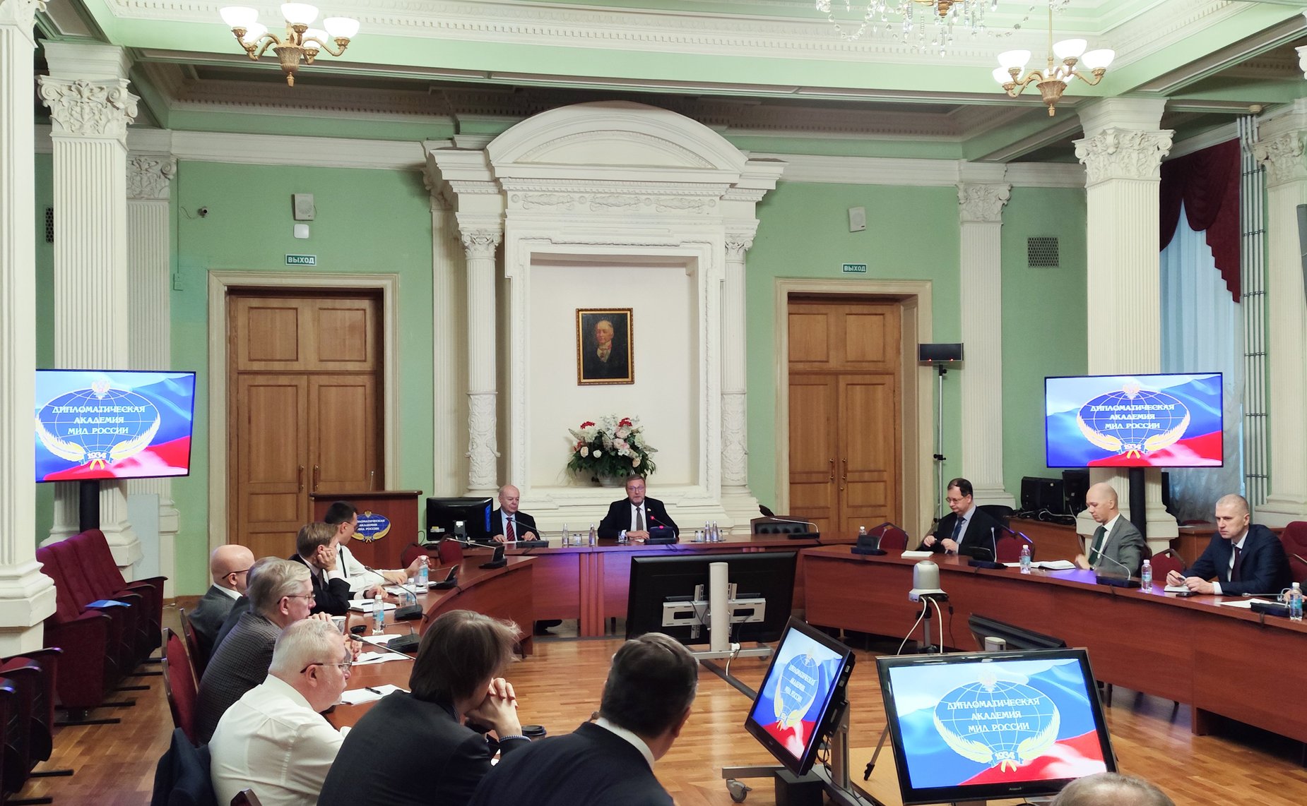 Заместитель Председателя СФ Константин Косачев выступил перед слушателями Высших дипломатических курсов Дипломатической академии МИД России