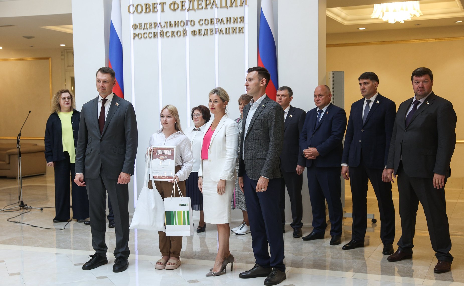 В Совете Федерации открылась выставка «Подвиг села: новые герои»