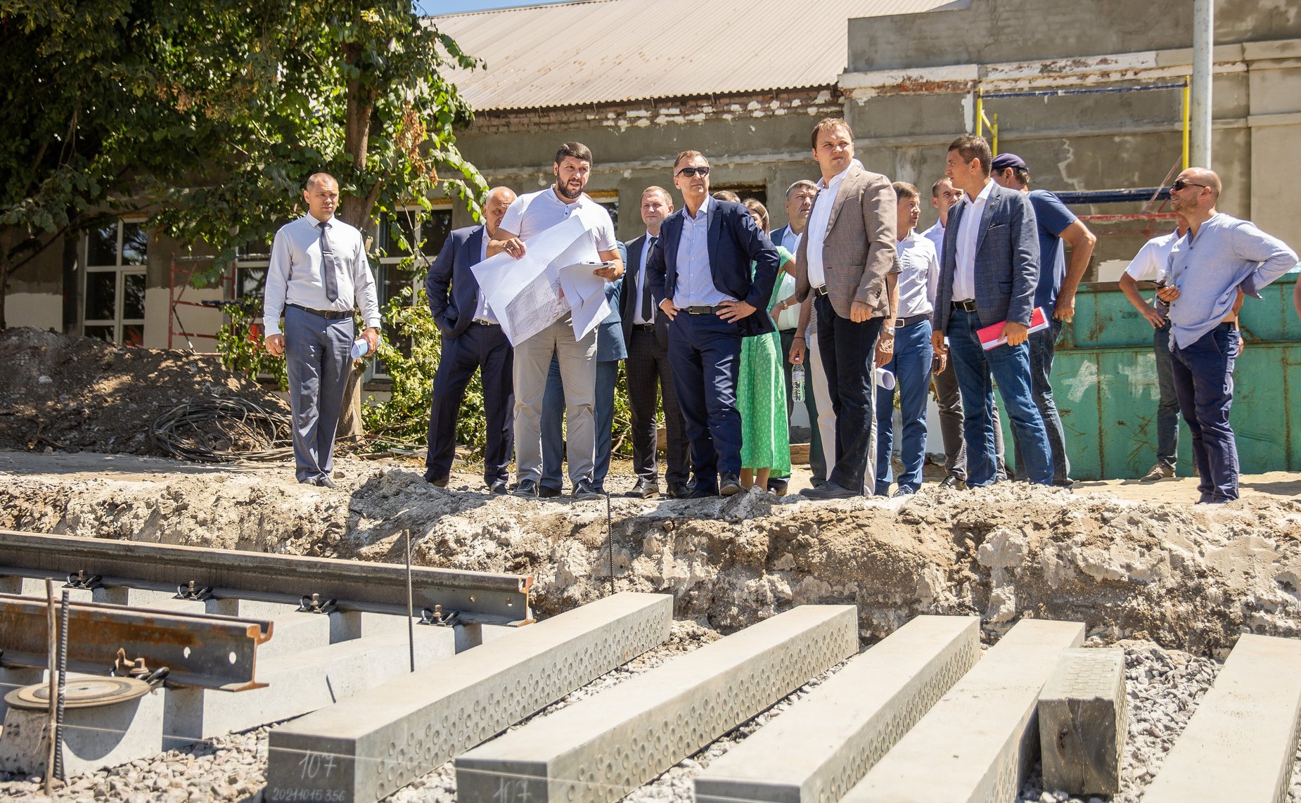 Андрей Яцкин в рамках рабочей поездки в регион осмотрел ход строительства депо и трамвайных путей в Таганроге