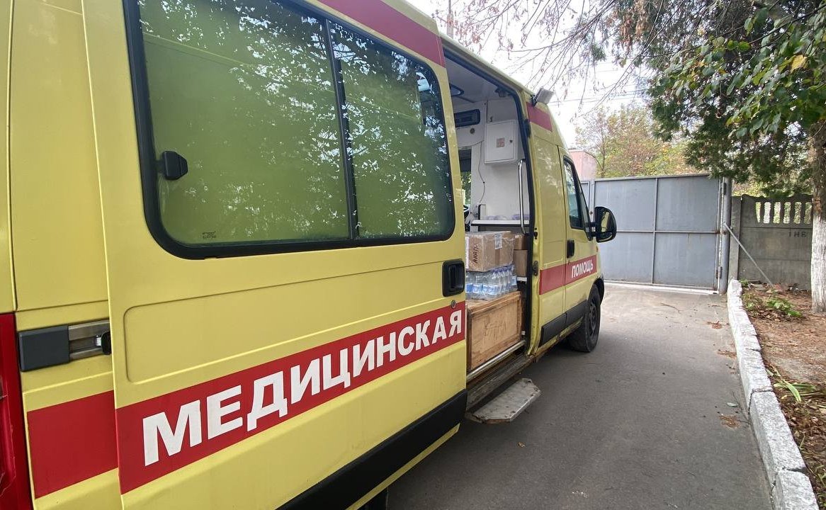 Игорь Кастюкевич встретил автомобиль скорой помощи, который передали жители и организации Архангельска для работы гуманитарной миссии в Херсонской области