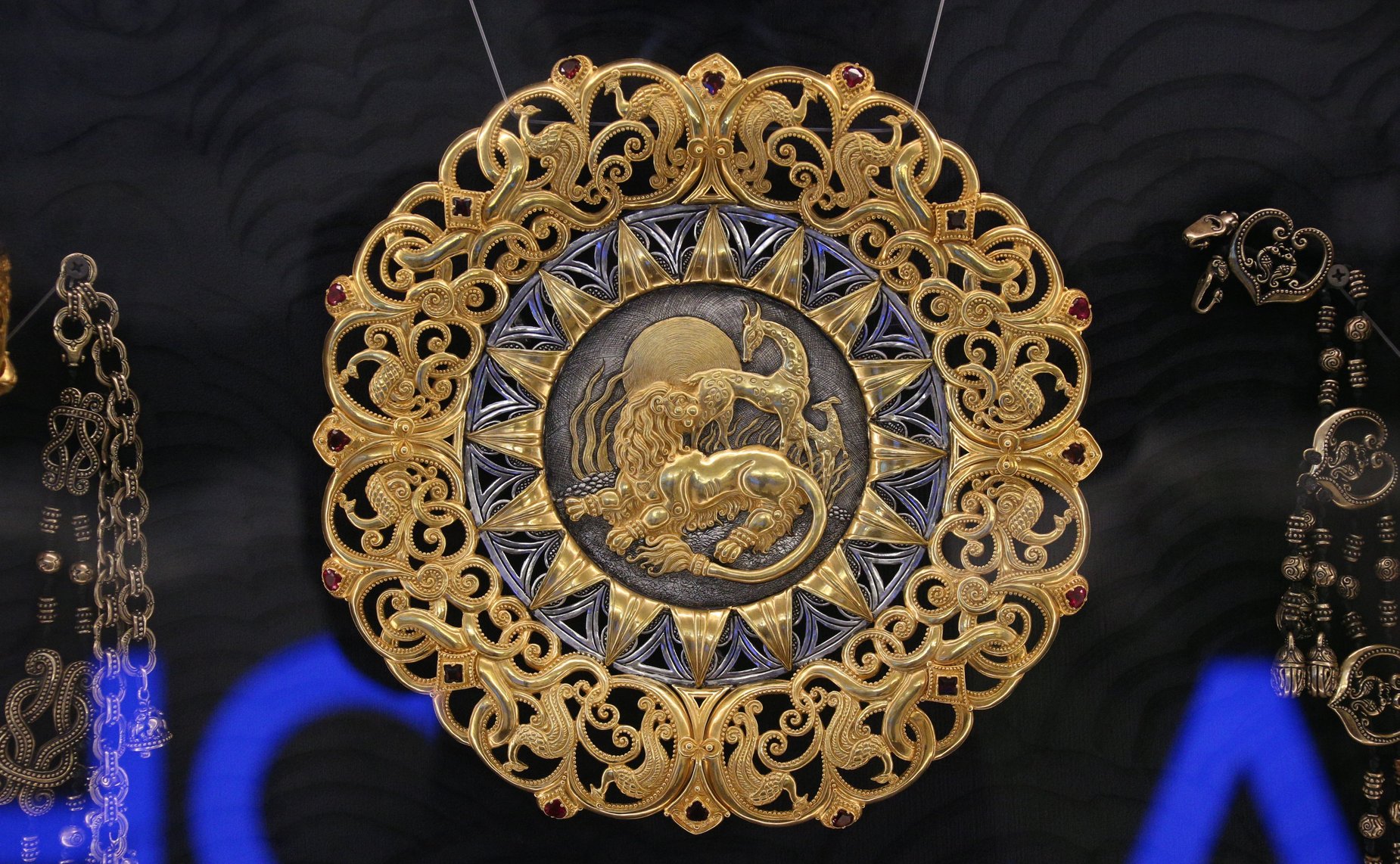 Валентина Матвиенко и Мурат Кумпилов открыли в Совете Федерации выставку, посвященную столетию Республики Адыгея