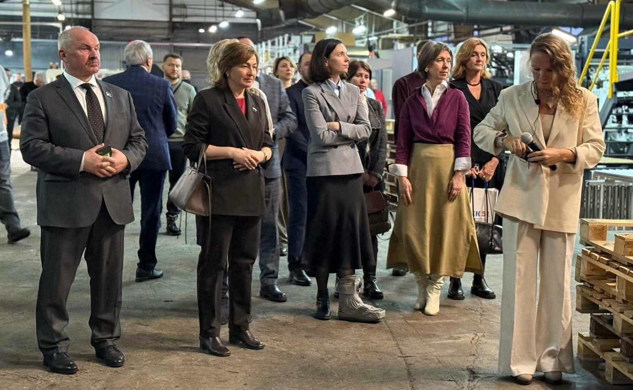 Лариса Круглова приняла участие в запуске современной производственной линии в Мурманске